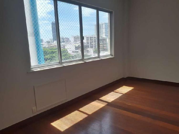 Apartamento para venda com 81 m² de 2 quartos + dependencia