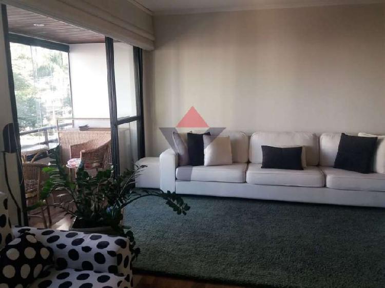 Apartamento totalmente reformado em Perdizes.