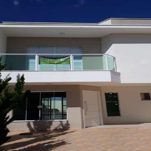 Casa para venda possui 180 metros quadrados com 3 quartos em