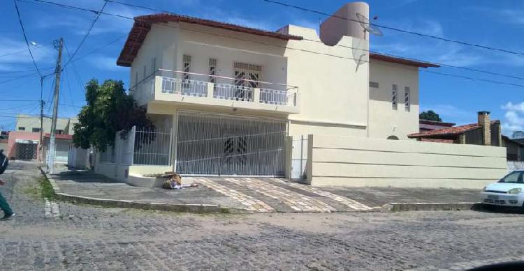 Casa para venda tem 190 m² com 3 quartos em Soledade 2,