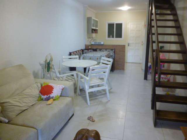 Sobrado 2 dormitórios, no centro de Capão Novo!