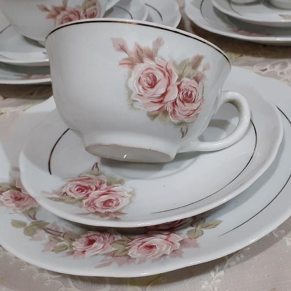Trio de chá em porcelana Real top da elegancia