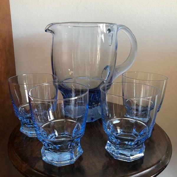 antiga jarra resfrequeira com copos art deco cristal azul