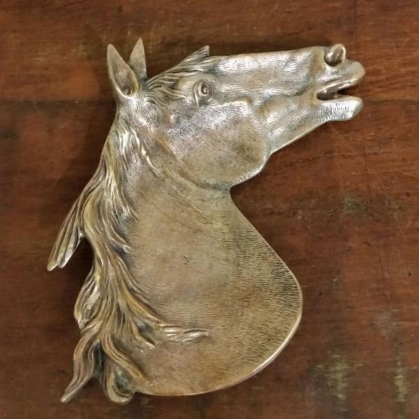 cavalo em bronze