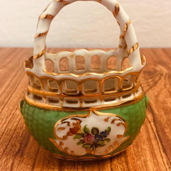 cesta colecionavel em porcelana