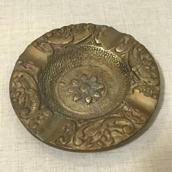 cinzeiro de bronze