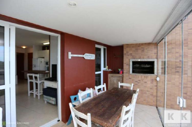 Apartamento na Av. Beira Mar mobiliado com 2 dormitórios!!!