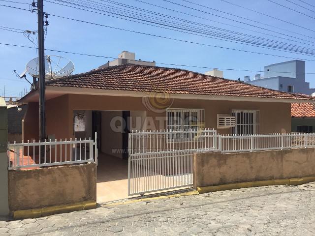 Casa para aluguel com 3 quartos em Bombas - Bombinhas - SC