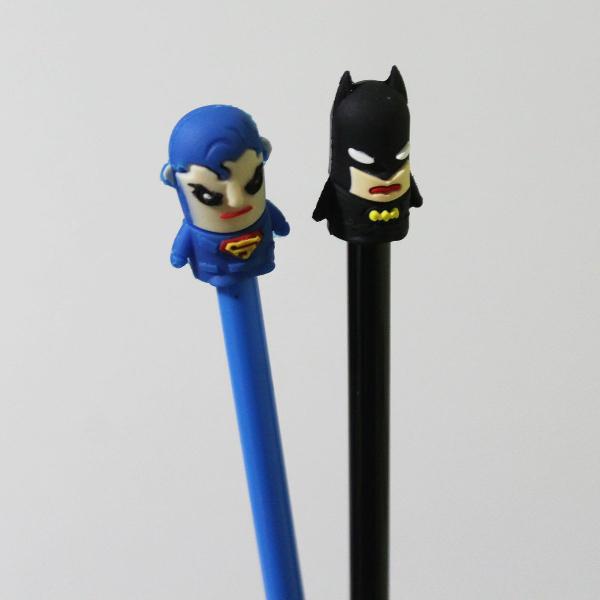 Duas canetas de super herois