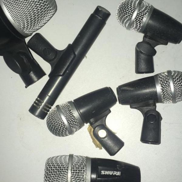 microfones, cabos &amp; pedestais