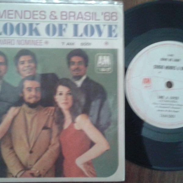 vinil compacto - sergio mendes e brasil 66 the look of love