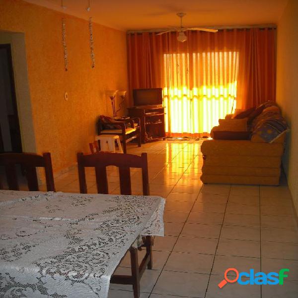 Apartamento espaçoso com 3 sacadas