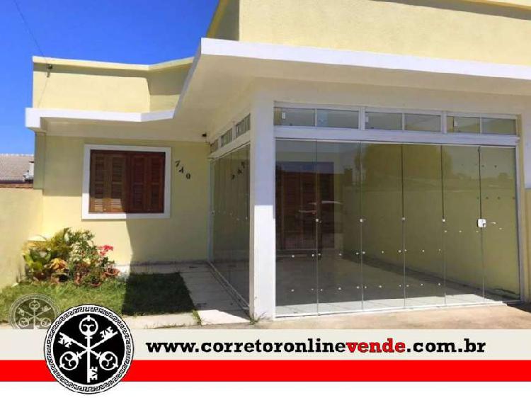 Casa com 3 dormitórios ( 1 suíte), churrasqueira e garagem