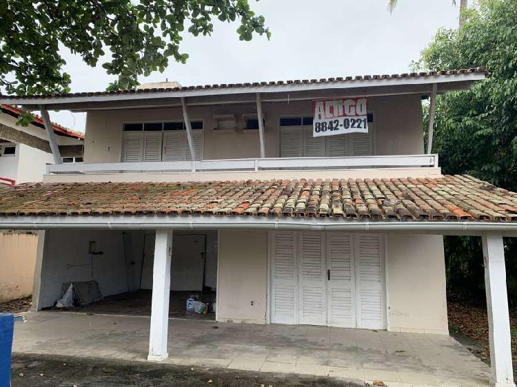 Casa para aluguel com 315 metros quadrados com 4 quartos