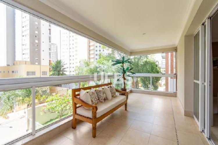 Este elegante apartamento está à venda no Jardim Goiás,