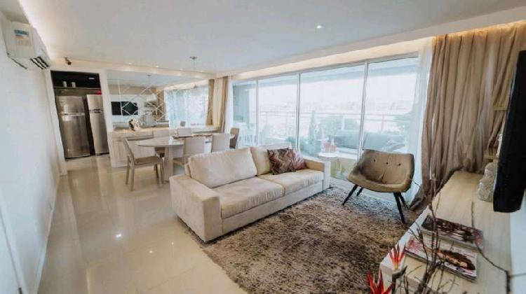 O apartamento possui 177 m² com 4 suítes, no Guararapes -