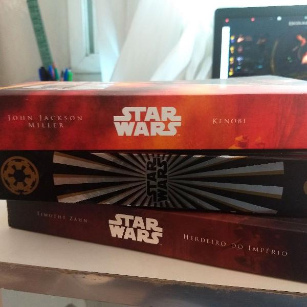 3 livros da saga Star Wars, um é edição especial de capa
