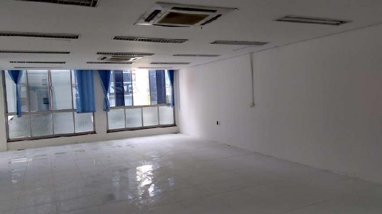 Andar / Laje Corporativa de 300 m², vão livre , reformada.