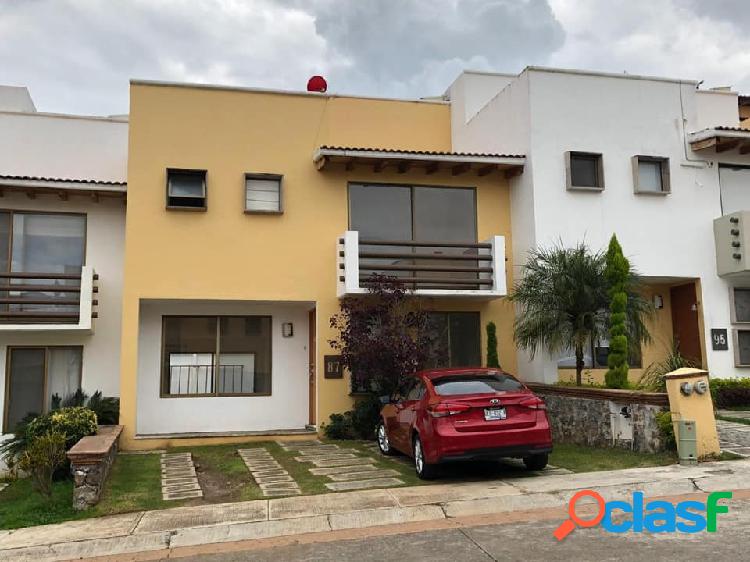 CASA EN VENTA | MONTAÑA MONARCA, ALTOZANO