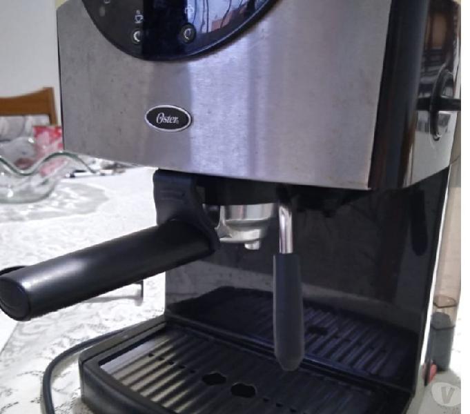 Cafeteira para Café Expresso e Capuccino - Marca Oster