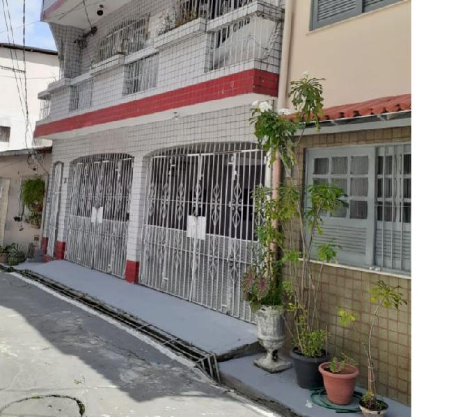 Casa de 4 Pavimentos em Vila Fechada no Umarizal com 44 e 5