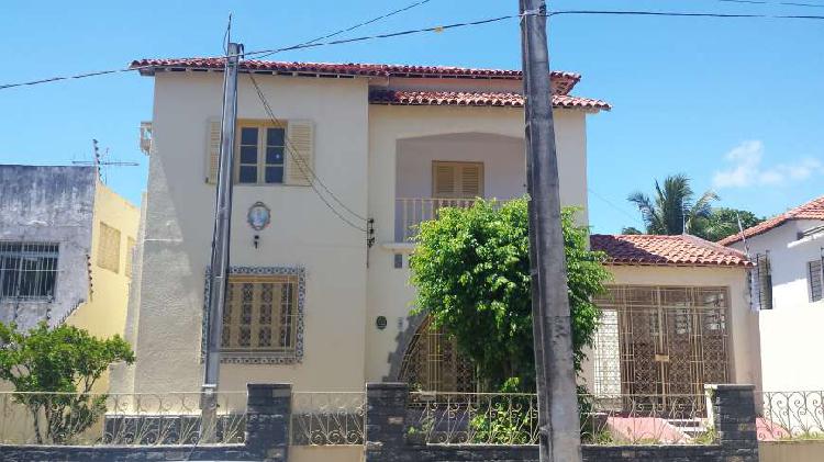 Casa para venda possui 468 m² com 8 quartos em Varadouro -