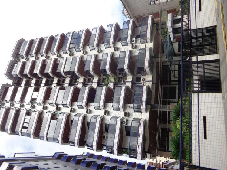 Excelente apartamento na Guilhermina, próximo a praia