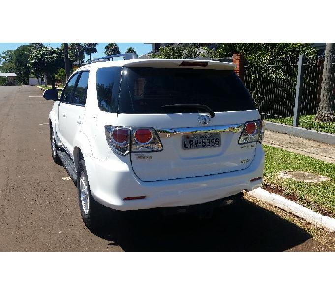 Toyota Hilux SW4, branca, 1313, em Santa Rosa - RS