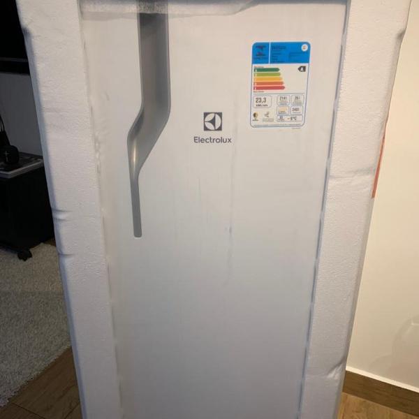 geladeira electrolux nova