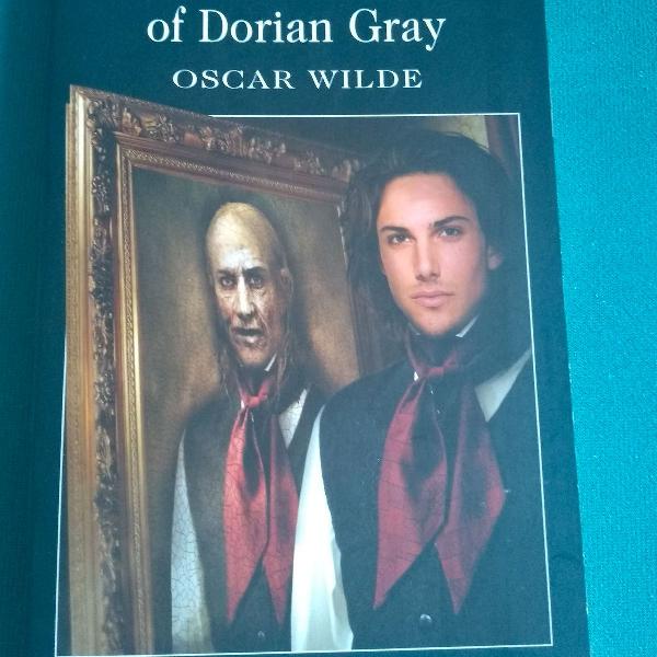 livro the pictures of Dorian Gray em inglês