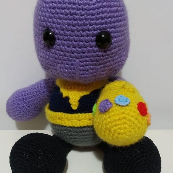 boneco thanos