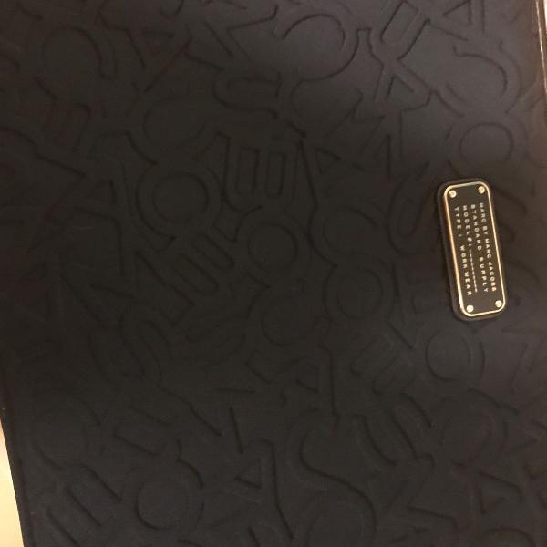 capa para notebook marc by marc jacobs