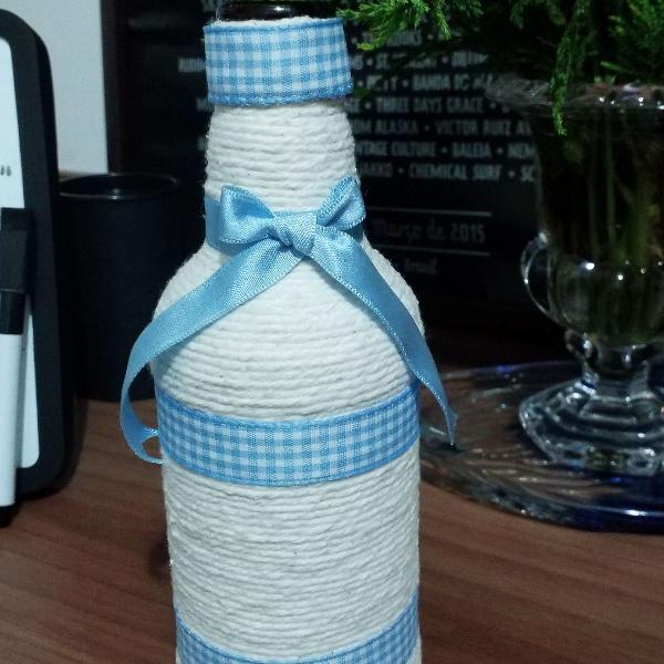 garrafa decorada branco e azul