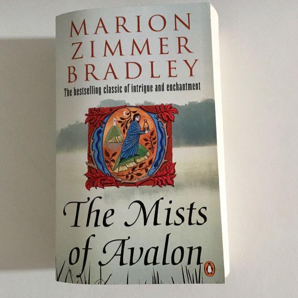 livro the mists of avalon (brumas de avalon)