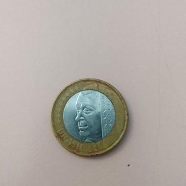 moeda juscelino kubitscheck centenário usada manchada