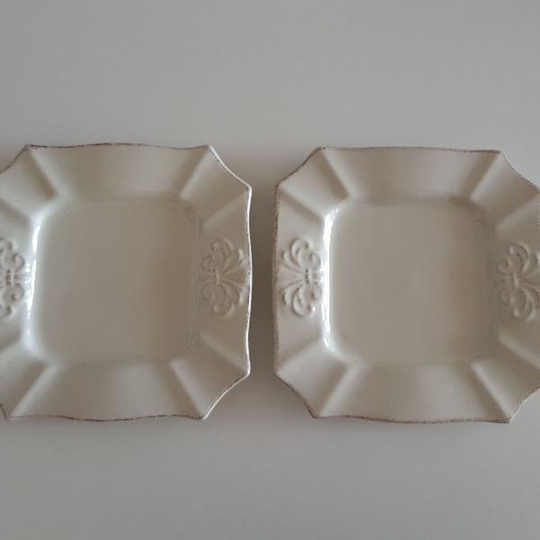 2 pratos de sobremesa em cerâmica
