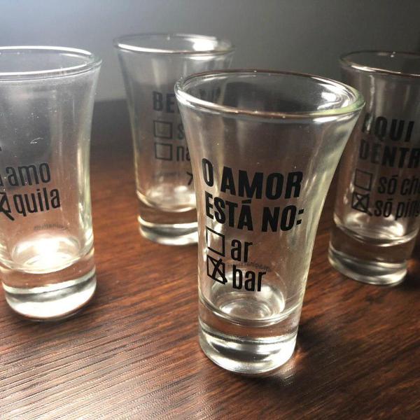 copos para shot com frases divertidas