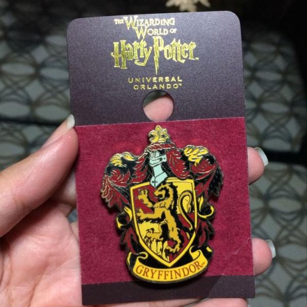 pin brasão grifinória harry potter