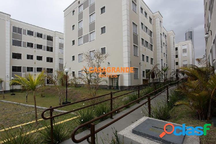 Apartamento no Condomínio Campo Di Itália. Jardim Ismenia