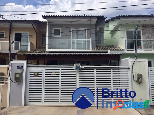 Britto vende duplex 04 quartos em Itaipu.