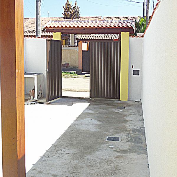 Casa Com Área Externa Com Lavabo, 1 Suíte Em