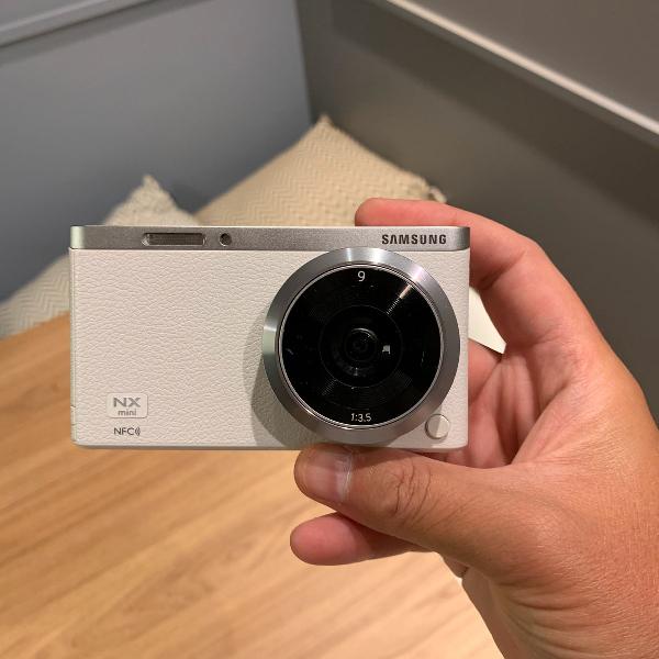 Câmera Samsung NX Mini + lente 9mm