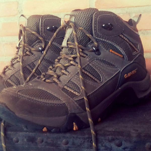 bota hi-tec waterproof