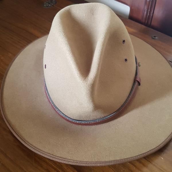 chapéu australiano