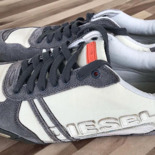 tenis diesel branco e cinza