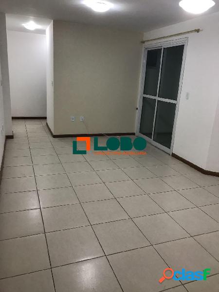 Aparamento com 2 quartos sendo 1 suíte.