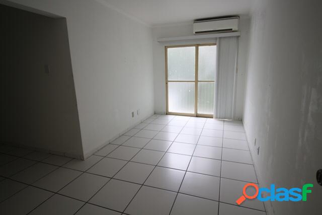 Apartamento com 2 dormitórios para alugar, 65 m² por R$