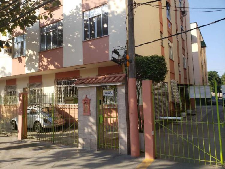 Apartamento dois quartos (Bairro Jabour) Segundo andar.