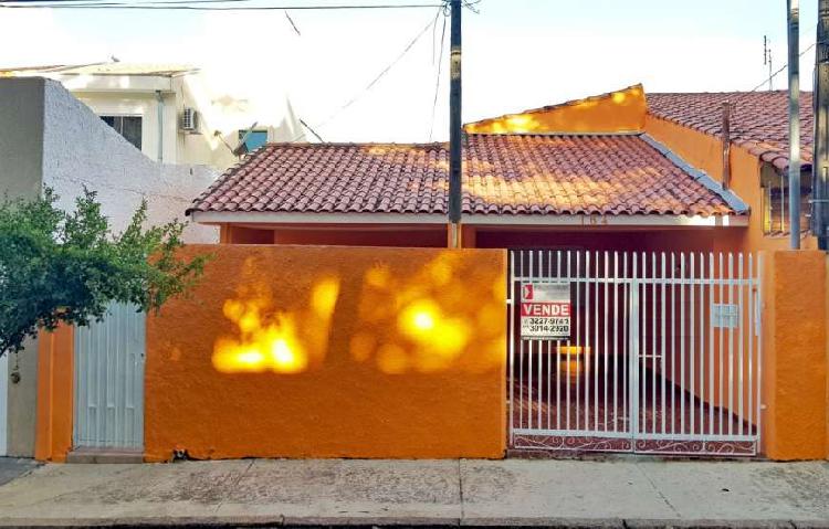 Casa para venda tem 135 metros quadrados com 3 quartos em