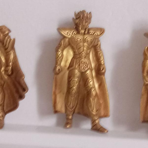Cavaleiros dos Zodiáco dourados